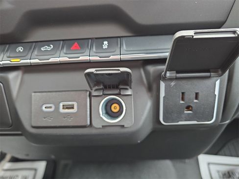 Used 2025 Chevrolet Silverado 1500 Custom image 22