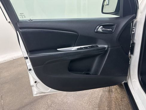 Used 2014 Dodge Journey SXT w/ Flexible Seating Group image 31