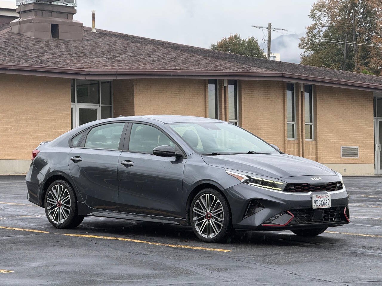 Used 2022 Kia Forte GT w/ GT Technology Package FWD image 7
