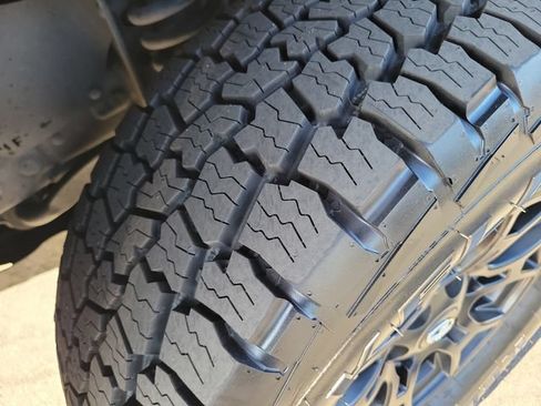 Used 2020 Toyota Tacoma SR5 RWD image 28