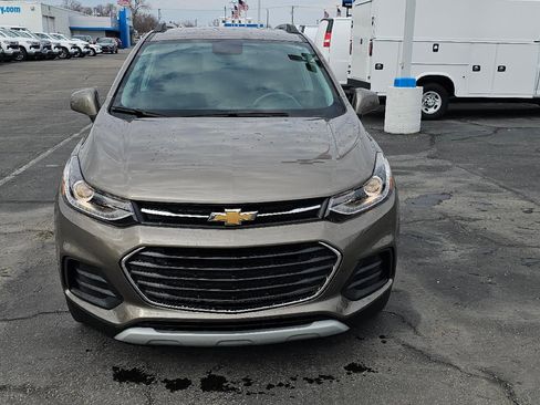 Used 2022 Chevrolet Trax LT w/ LT Convenience Package image 2