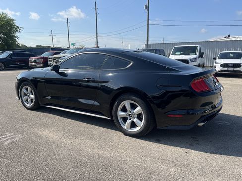 Used 2018 Ford Mustang Coupe RWD image 3