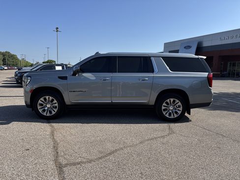 Used 2023 GMC Yukon XL Denali image 6