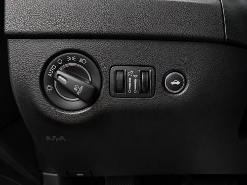 Used 2019 Chrysler 300 S RWD image 25