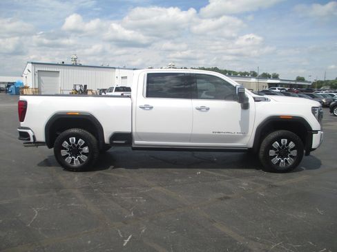 Used 2024 GMC Sierra 2500 Denali w/ Denali Reserve Package AWD/4WD image 5