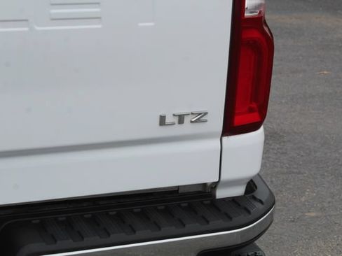 Used 2022 Chevrolet Silverado 2500 LTZ w/ LTZ Convenience Package AWD/4WD image 5