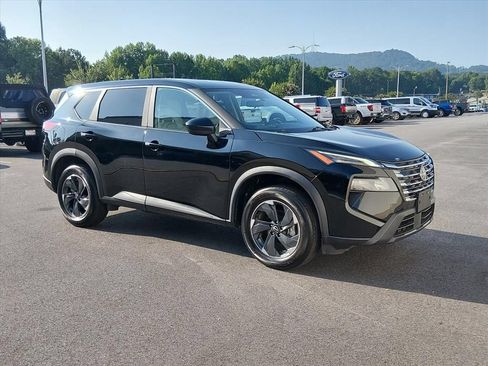 Used 2025 Nissan Rogue SV FWD image 2