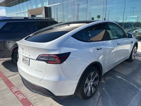 Used 2022 Tesla Model Y Long Range image 4