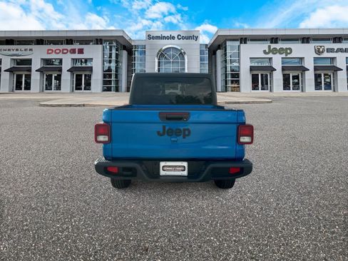 Used 2024 Jeep Gladiator Sport AWD/4WD image 7