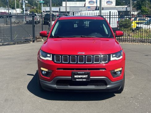 Used 2020 Jeep Compass Latitude w/ Popular Equipment Group FWD image 2