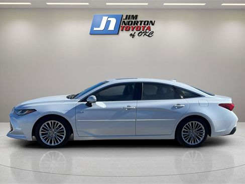 Used 2019 Toyota Avalon Limited image 8