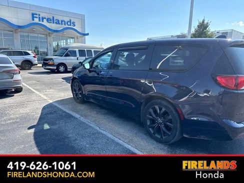 Used 2019 Chrysler Pacifica Touring Plus w/ S Appearance Package FWD image 9