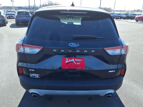 Used 2020 Ford Escape SE image 4