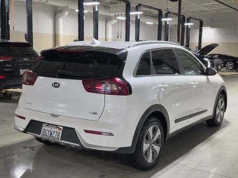 Used 2018 Kia Niro LX image 7