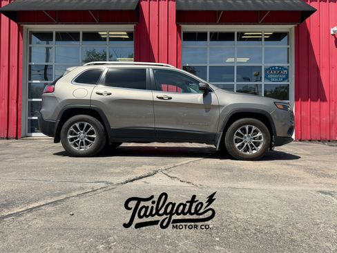 Used 2021 Jeep Cherokee Latitude Plus AWD/4WD image 1