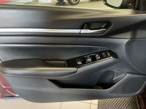 Used 2023 Nissan Altima 2.5 SV FWD image 11