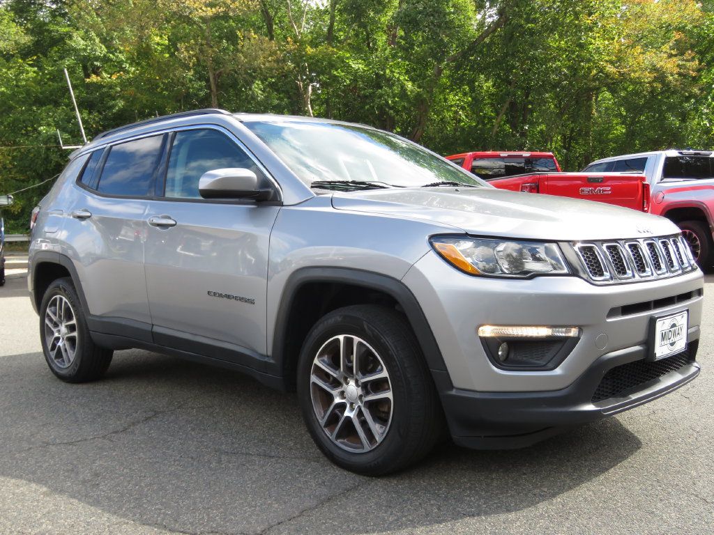 Used 2018 Jeep Compass Latitude w/ Popular Equipment Group AWD/4WD image 3