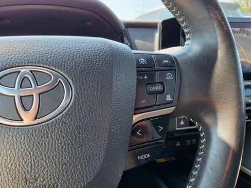Used 2025 Toyota Camry SE FWD image 17