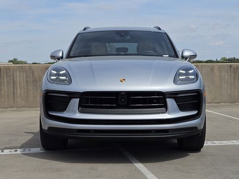 Certified 2026 Porsche Macan image 11