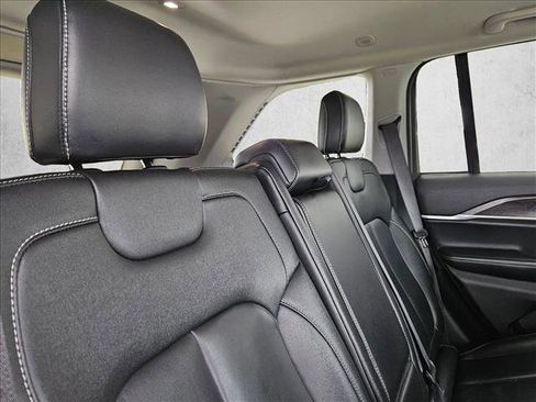 Used 2023 Jeep Grand Cherokee Limited image 23