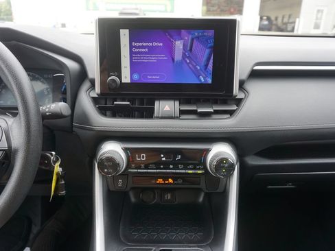 Used 2025 Toyota RAV4 LE AWD/4WD image 9