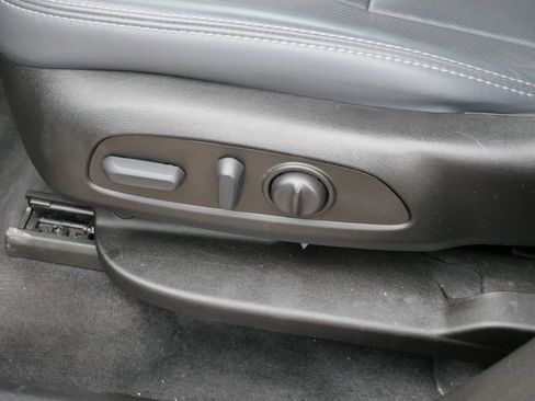 Used 2023 Buick Enclave Essence image 17