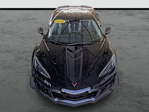 Used 2024 Chevrolet Corvette Z06 w/ Stealth Interior Trim Package RWD image 6
