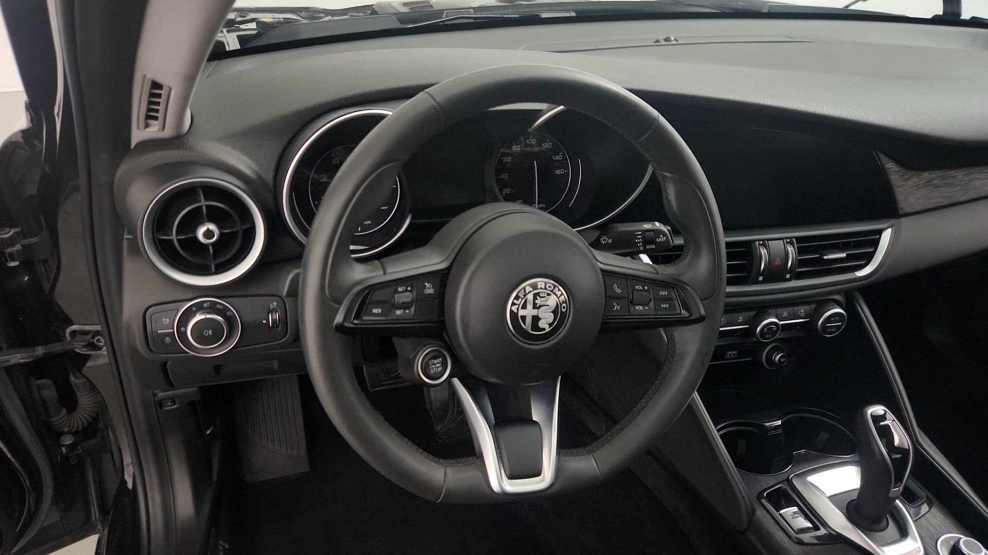 Used 2020 Alfa Romeo Giulia AWD w/ Cold Weather Package image 18