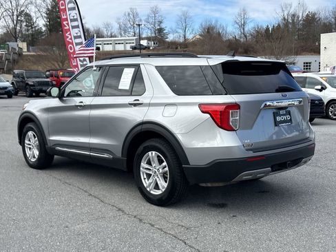 Used 2021 Ford Explorer XLT w/ Equipment Group 202A AWD/4WD image 7