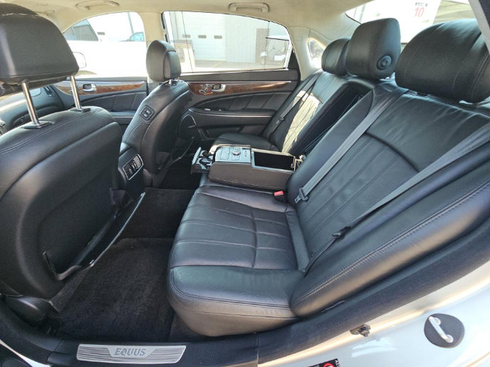 Used 2011 Hyundai Equus Signature RWD image 9