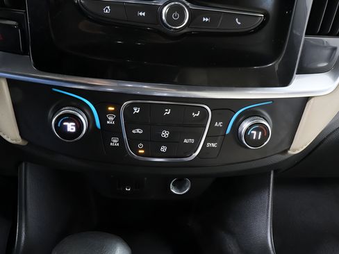 Used 2023 Chevrolet Traverse LS FWD image 10