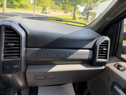 Used 2019 Ford F250 XLT w/ XLT Premium Package AWD/4WD image 38