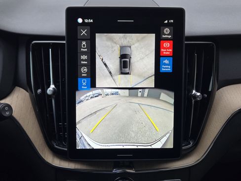 New 2026 Volvo XC60 B5 Plus w/ Protection Package Premier image 20