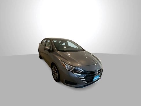 Used 2023 Nissan Versa SV image 2