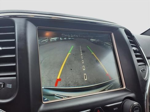 Used 2017 Jeep Grand Cherokee Limited w/ Luxury Group II image 14