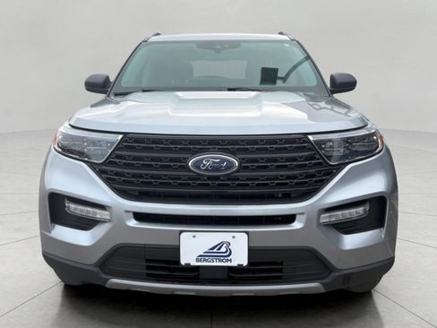 Used 2021 Ford Explorer XLT image 3
