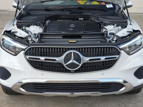 Used 2025 Mercedes-Benz GLC 350e 4MATIC image 8