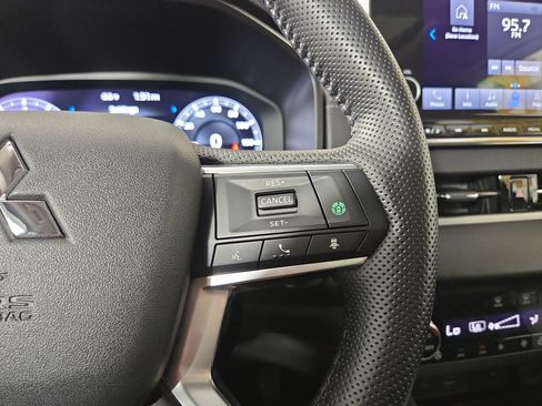 Used 2024 Mitsubishi Outlander SEL AWD/4WD image 17