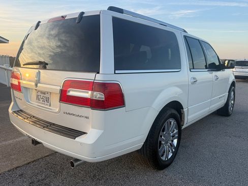 Used 2010 Lincoln Navigator L 2WD image 4