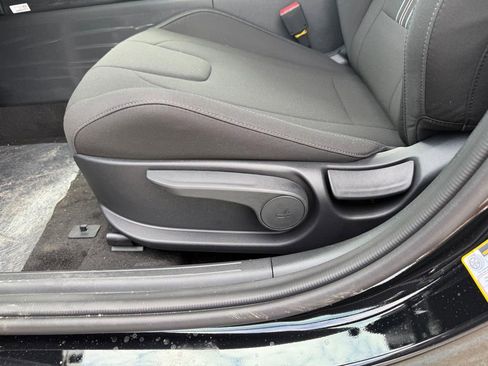 New 2026 Hyundai Elantra Hybrid FWD image 10