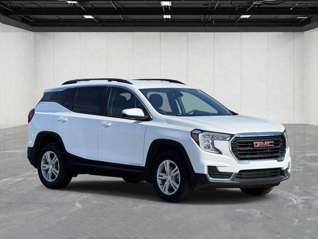 Used 2022 GMC Terrain SLE w/ Driver Convenience Package AWD/4WD image 3