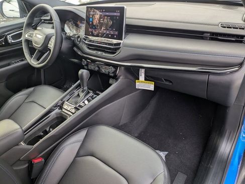 New 2026 Jeep Compass Limited image 30