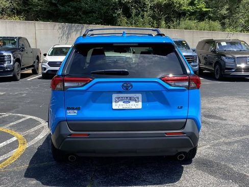 Used 2021 Toyota RAV4 LE FWD image 5