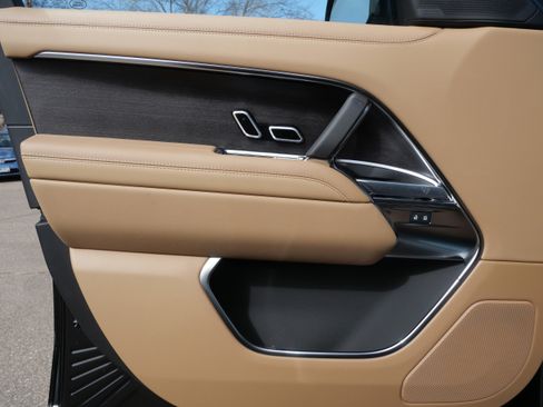 New 2026 Land Rover Range Rover SE image 4