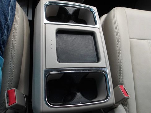 Used 2016 Chrysler Town & Country LX image 19