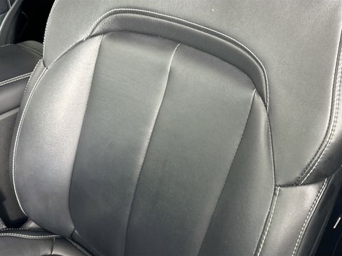 Used 2022 Jeep Grand Cherokee Limited image 18