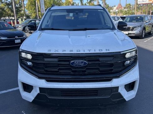 Used 2025 Ford Expedition Active AWD/4WD image 4