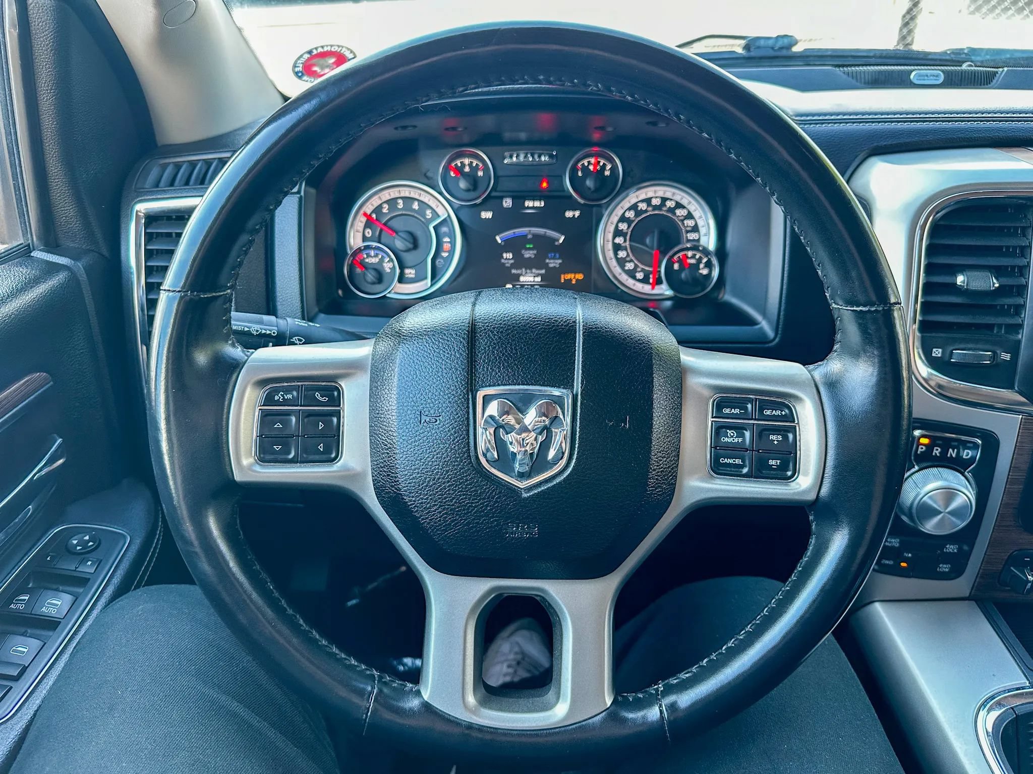Used 2018 RAM 1500 Laramie w/ Convenience Group AWD/4WD image 15