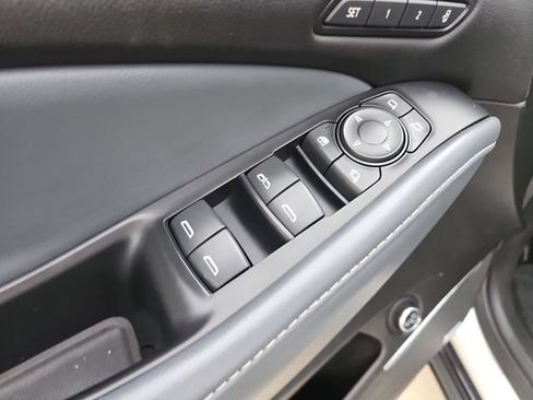 Used 2022 Buick Enclave Premium FWD image 21