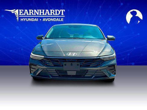 Used 2025 Hyundai Elantra Limited FWD image 12